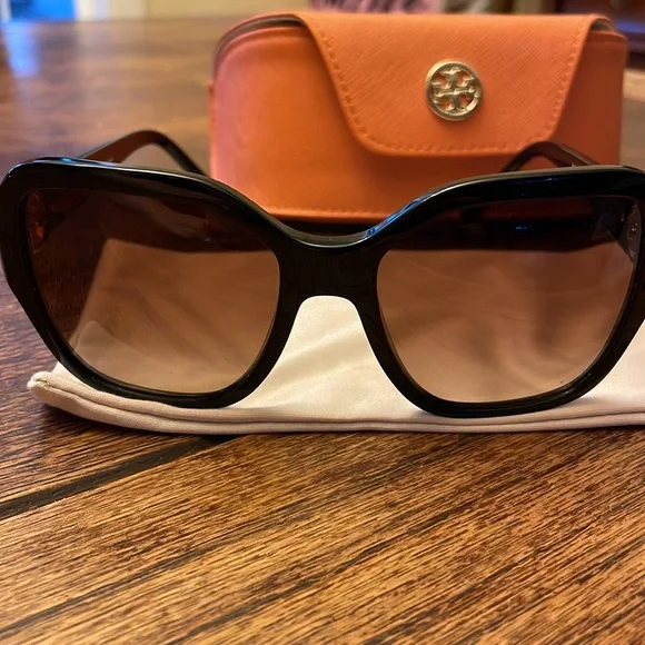 Tory Burch Sunglasses - Picture 3 of 6
